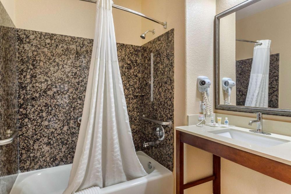King Suite - Accessible/Non-Smoking interior
