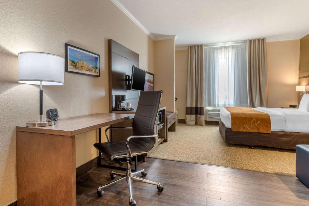 King Suite - Non-Smoking interior